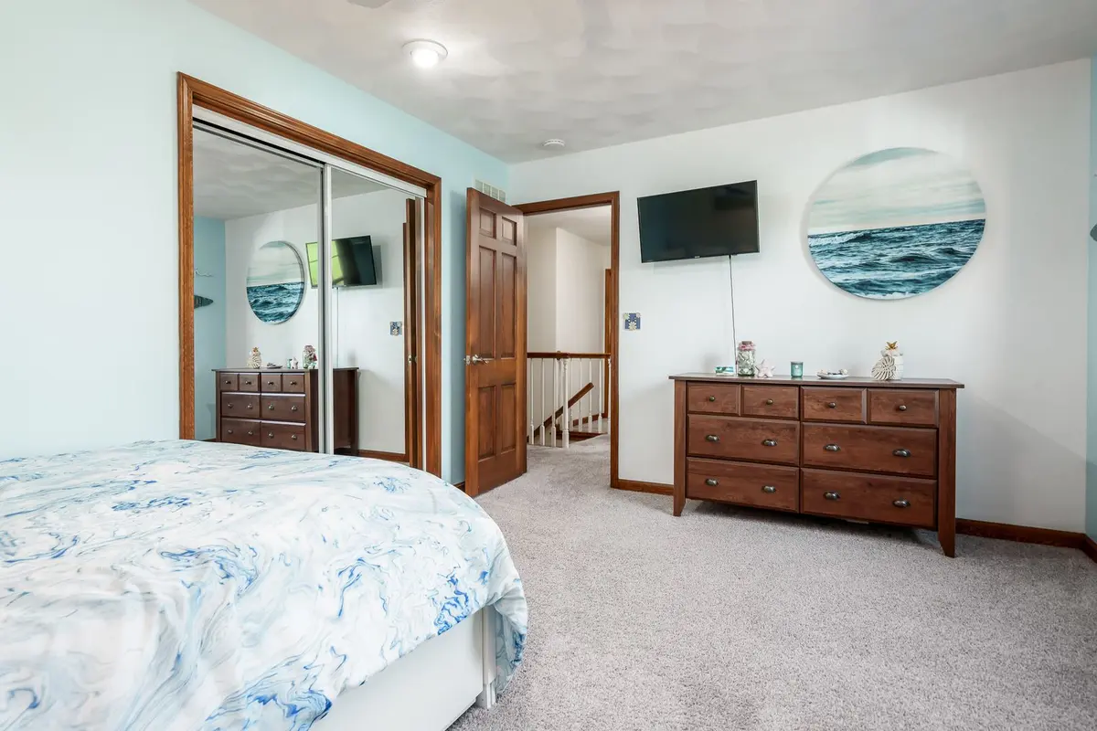 1158 ROXBURY Road
