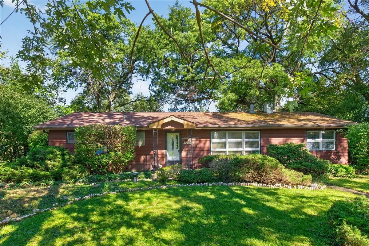 17W342 White Pine Road
