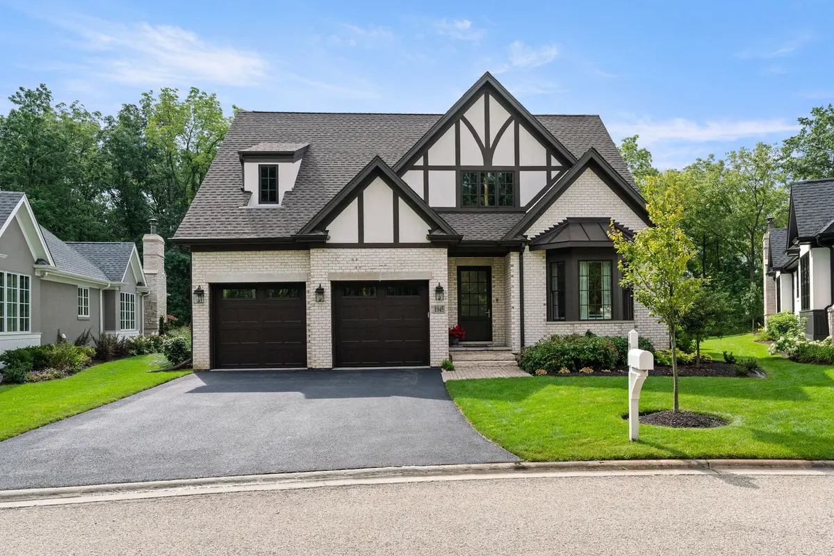 1945 Amberley Court
