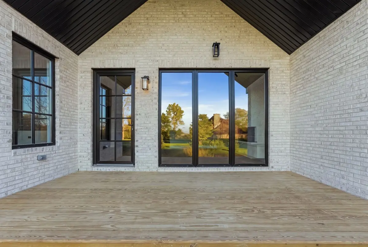 79 Falcon Drive