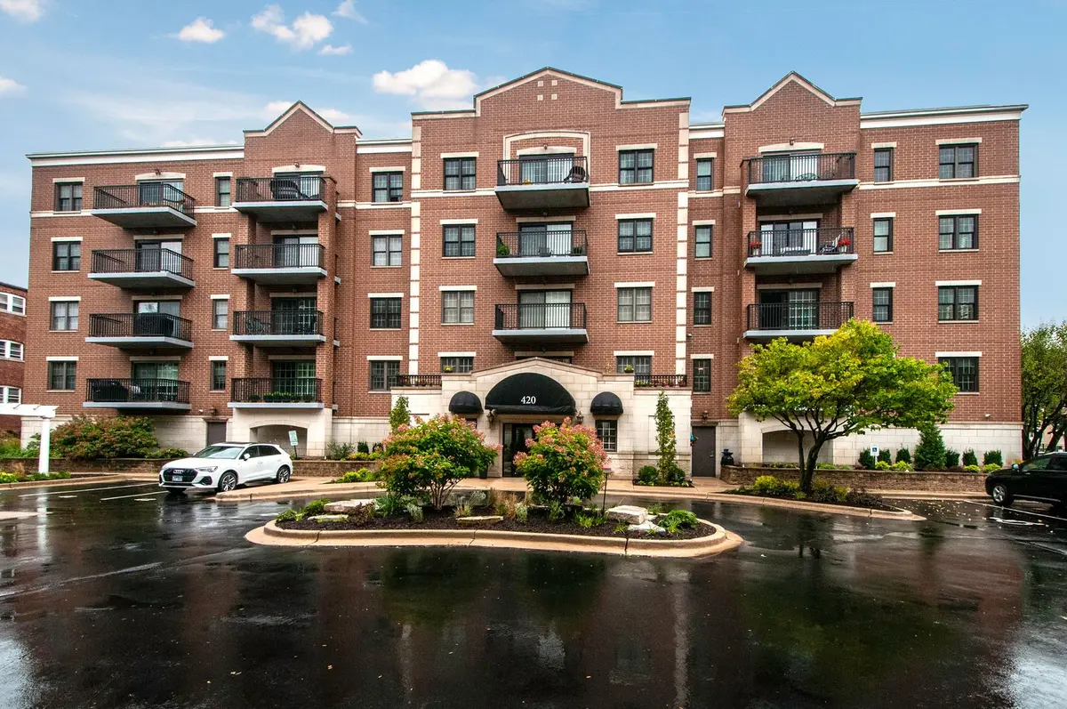 420 W Burlington Avenue