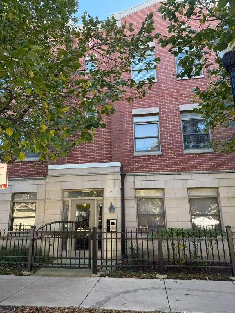 757 W 14th Place