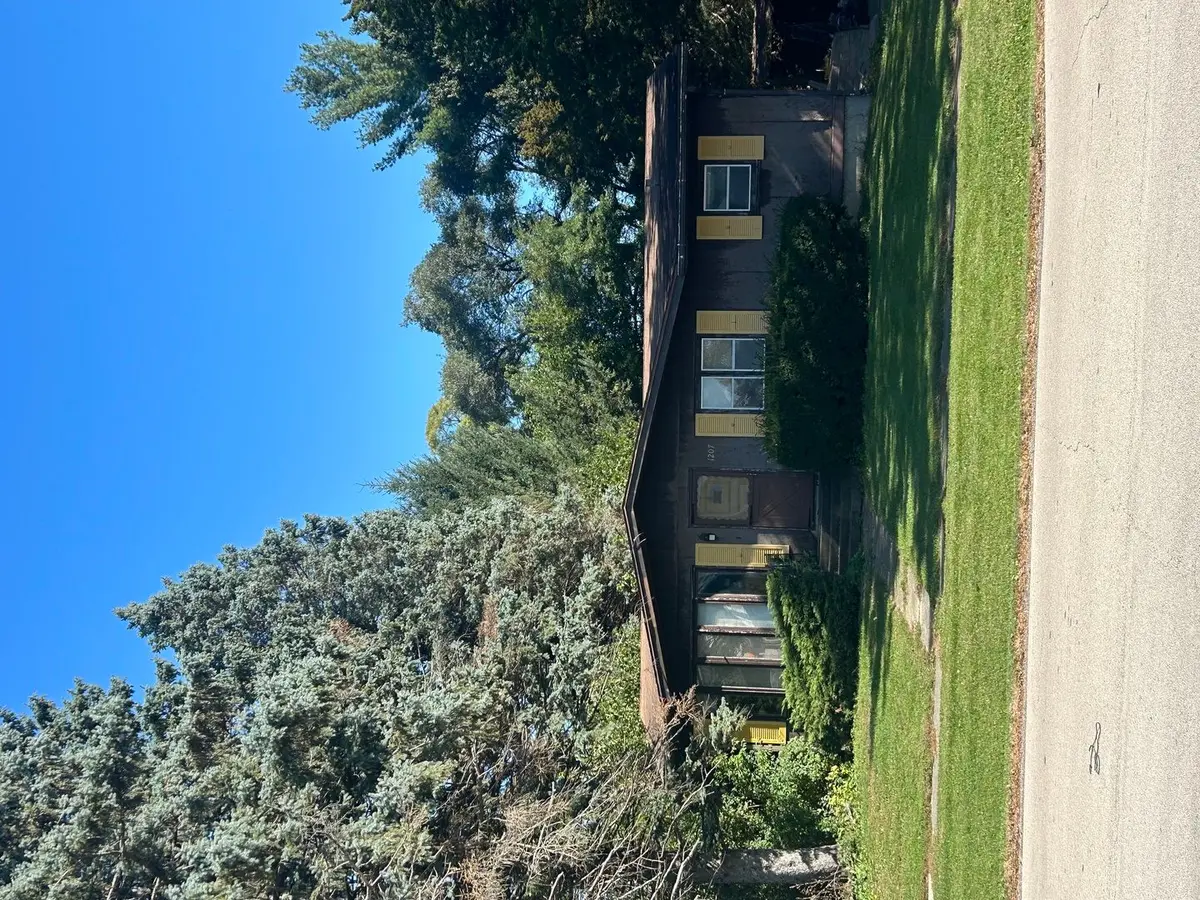 1207 VAN BUREN Street