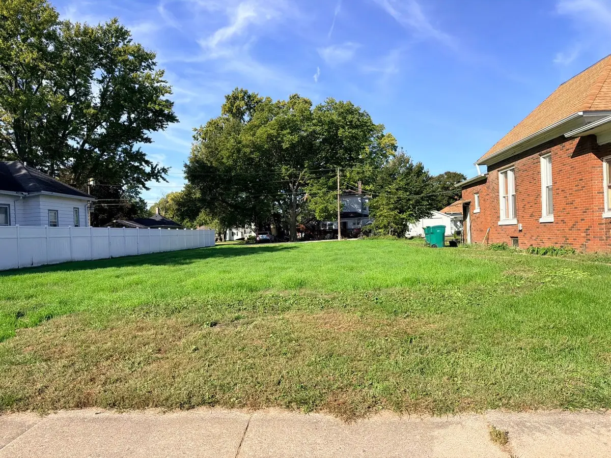 1008 N Bloomington Street