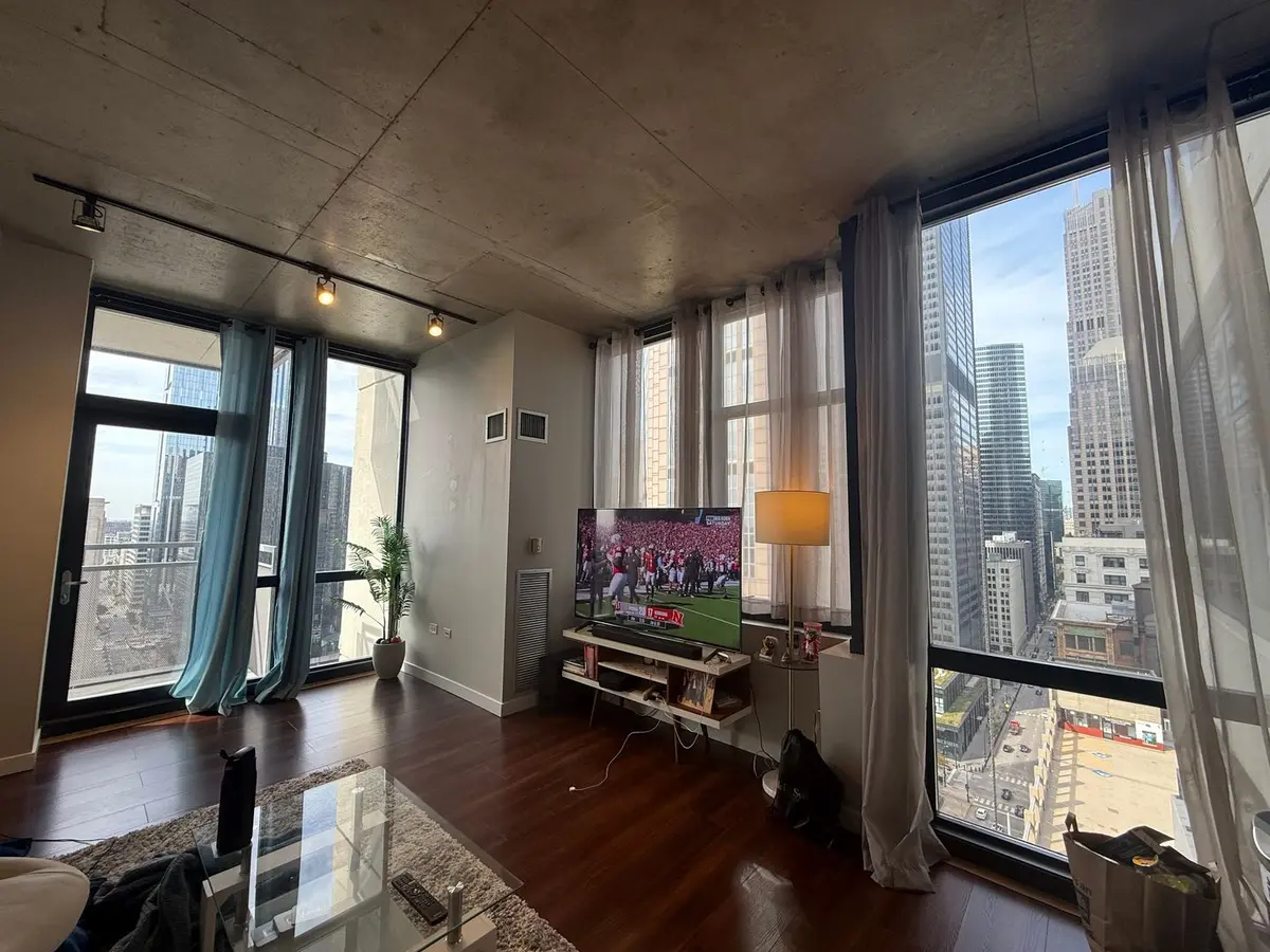 235 W Van Buren Street