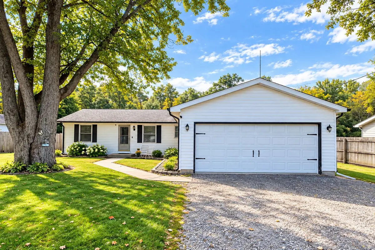 501 E Rose Lane