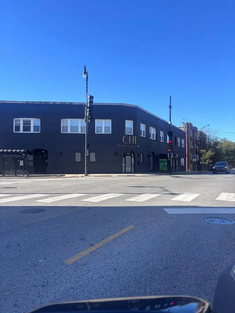 5107 W Montrose Avenue