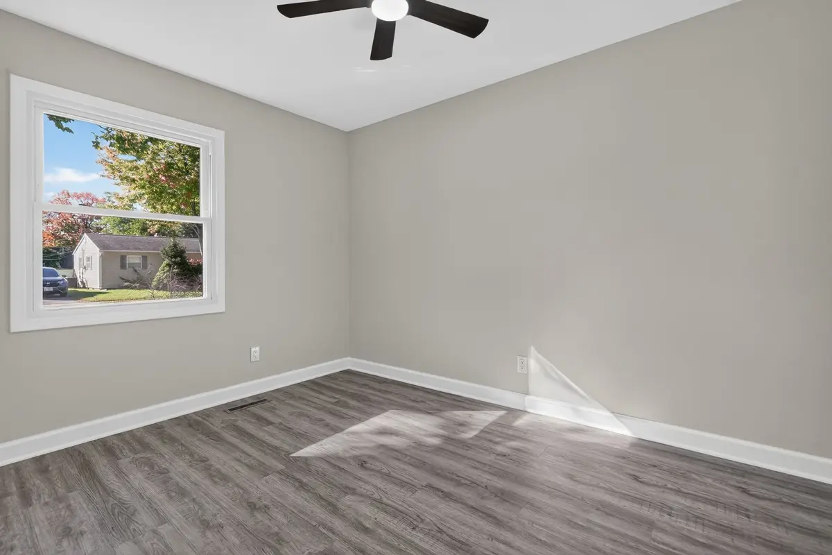 527 Fairlane Avenue