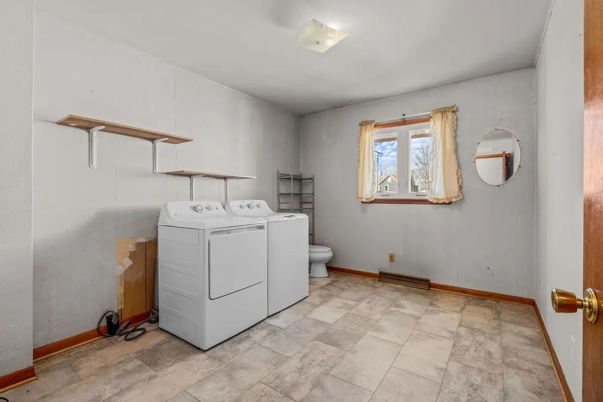 29 W Oak Street