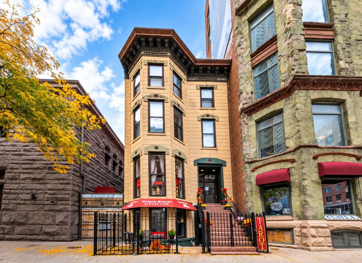 642 N DEARBORN Street