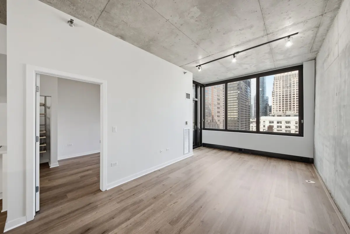 235 W Van Buren Street