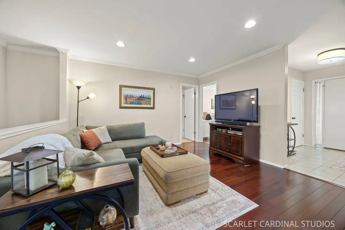 913 Wheaton Oaks Drive
