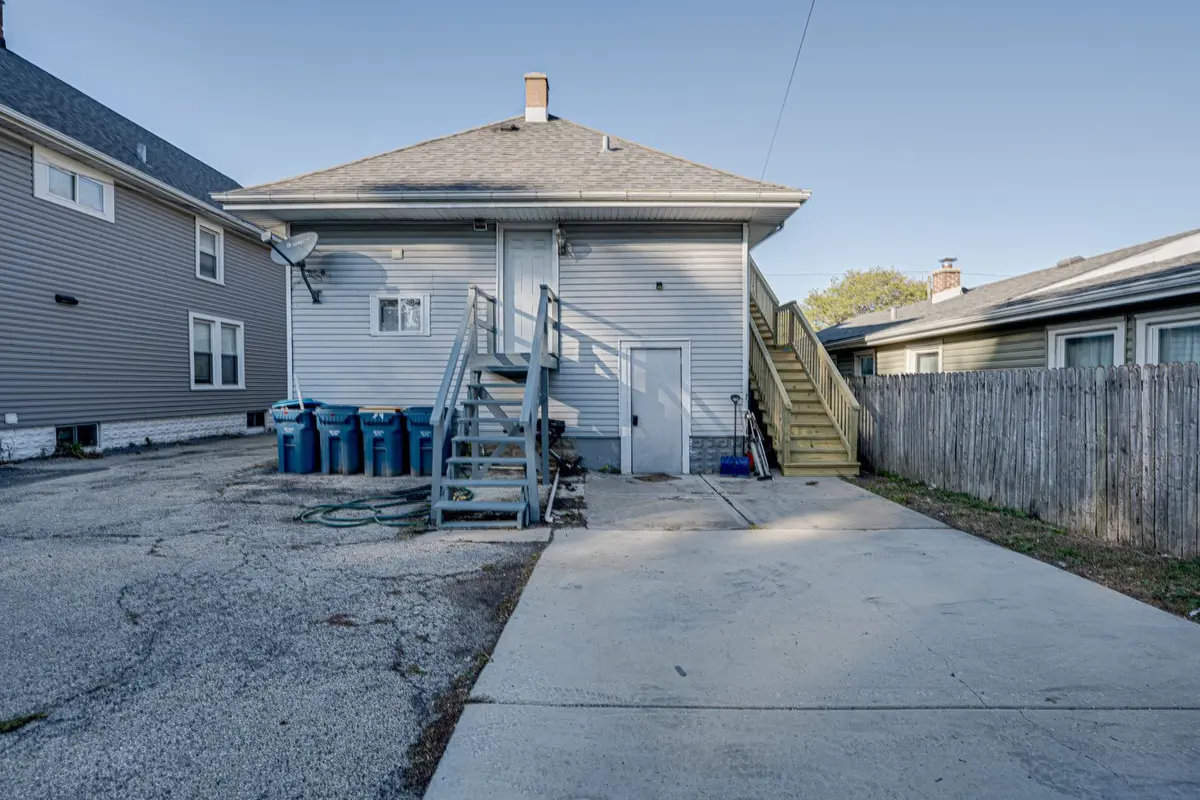 1143 Superior Street