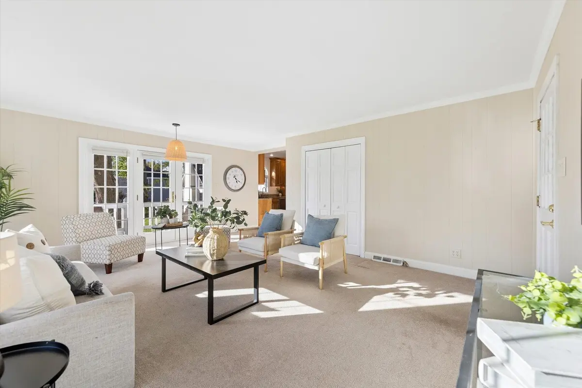 1121 S Villa Avenue