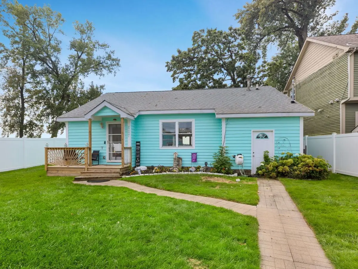 827 W Northeast Shore Drive