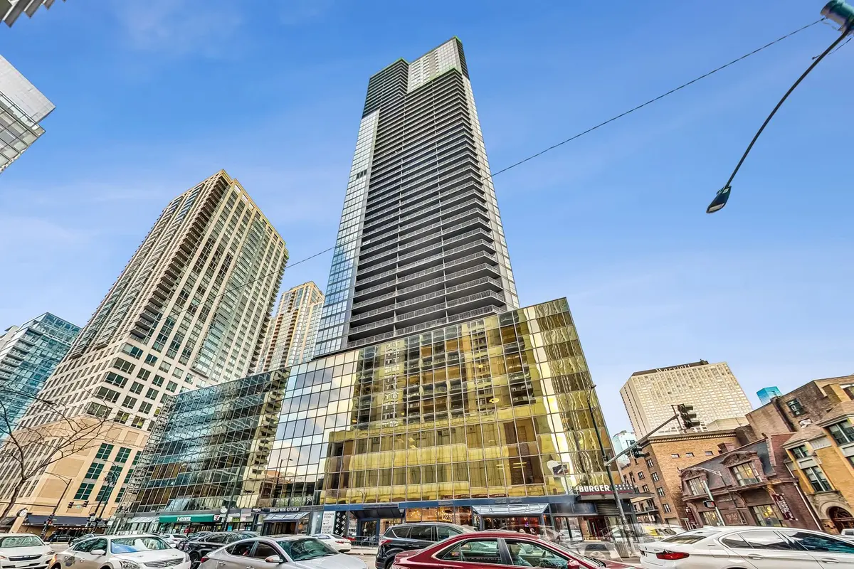 10 E Ontario Street
