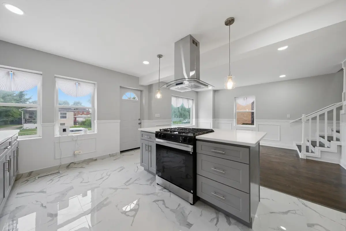 433 W 100TH Street