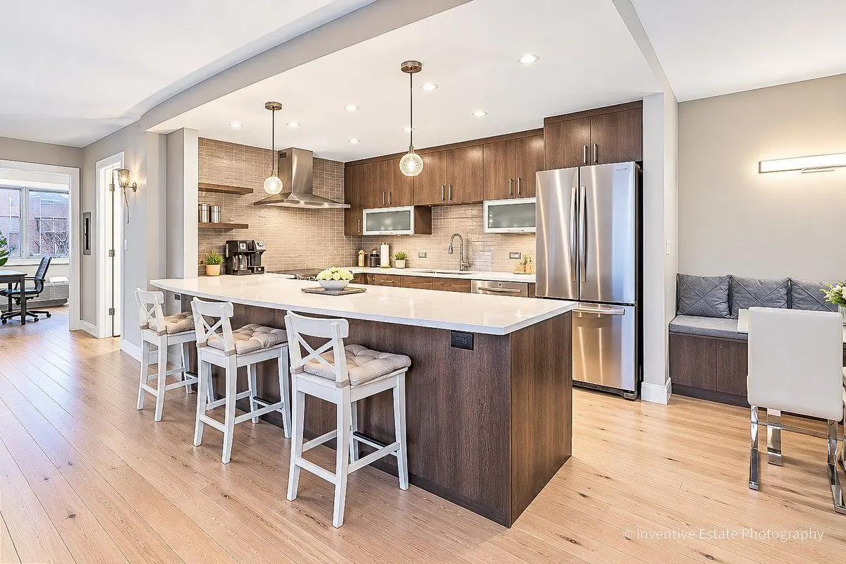 163 W Division Street