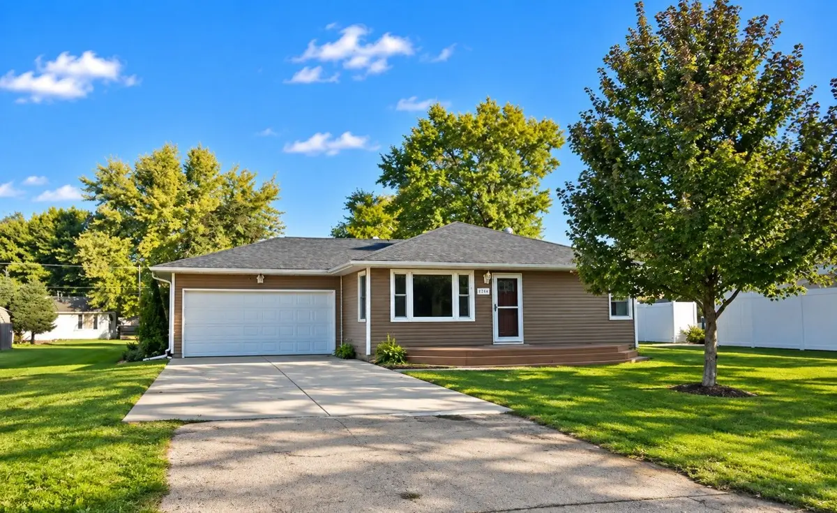 1006 Elm Avenue