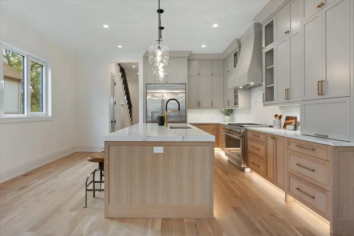 2522 W Huron Street