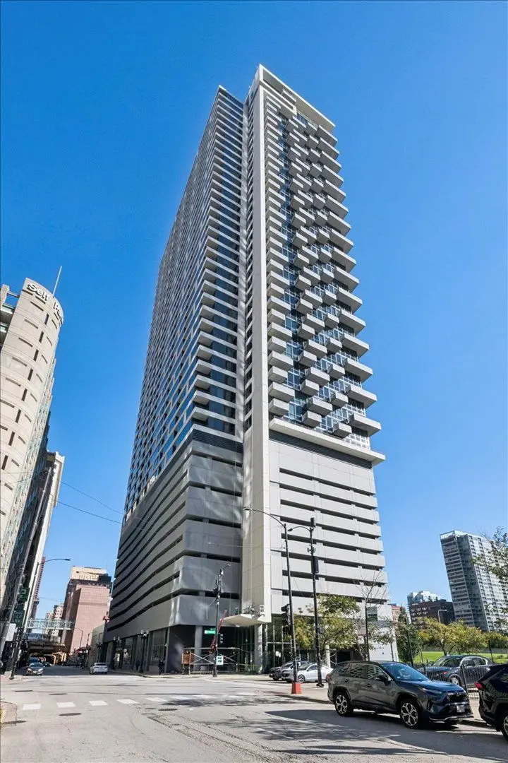 235 W Van Buren Street