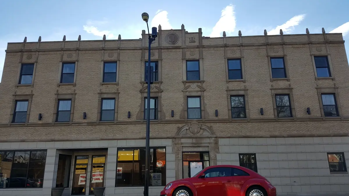 1409 W Diversey Parkway