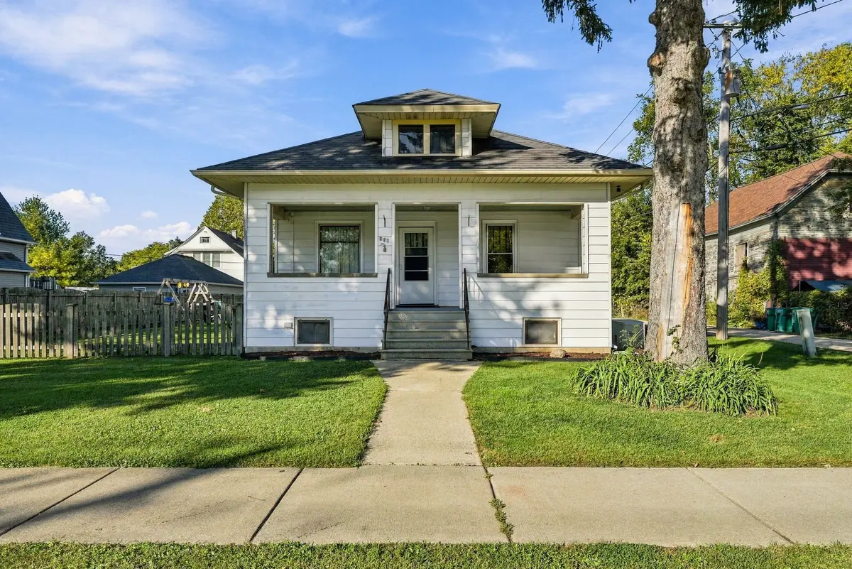 107 S Chicago Avenue
