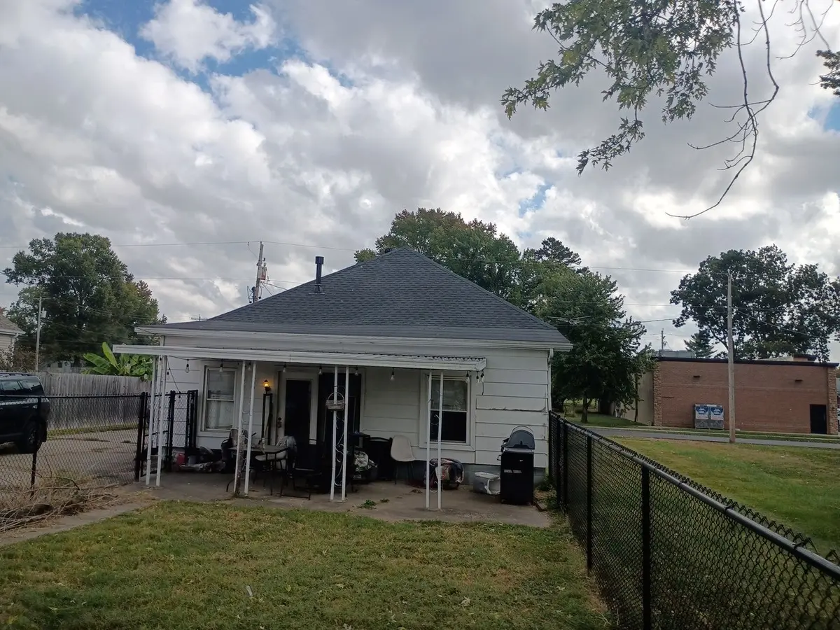 1210 N LOGAN Street