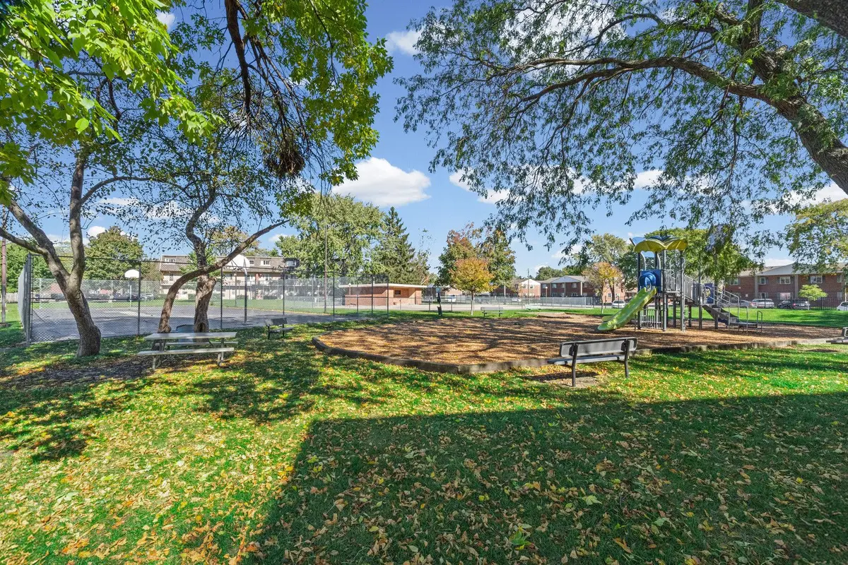 2404 Algonquin Road