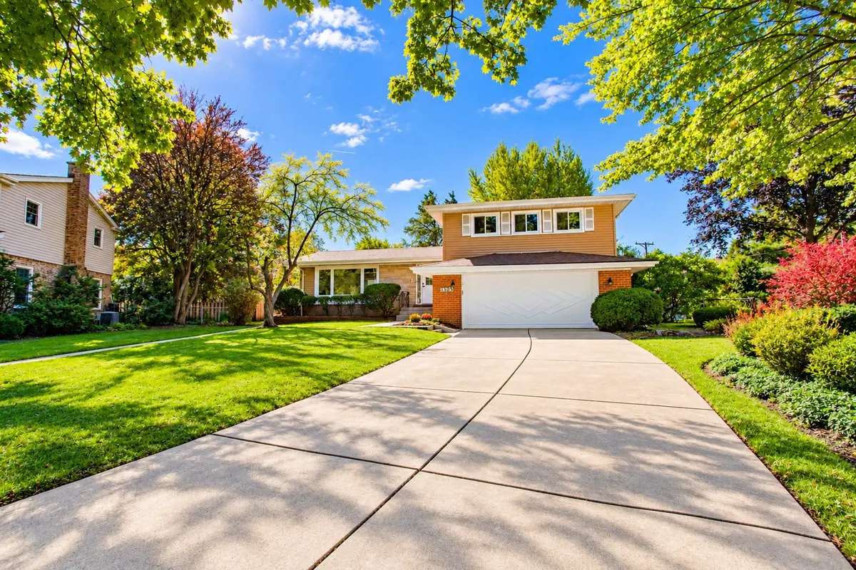 1305 W Mulberry Lane
