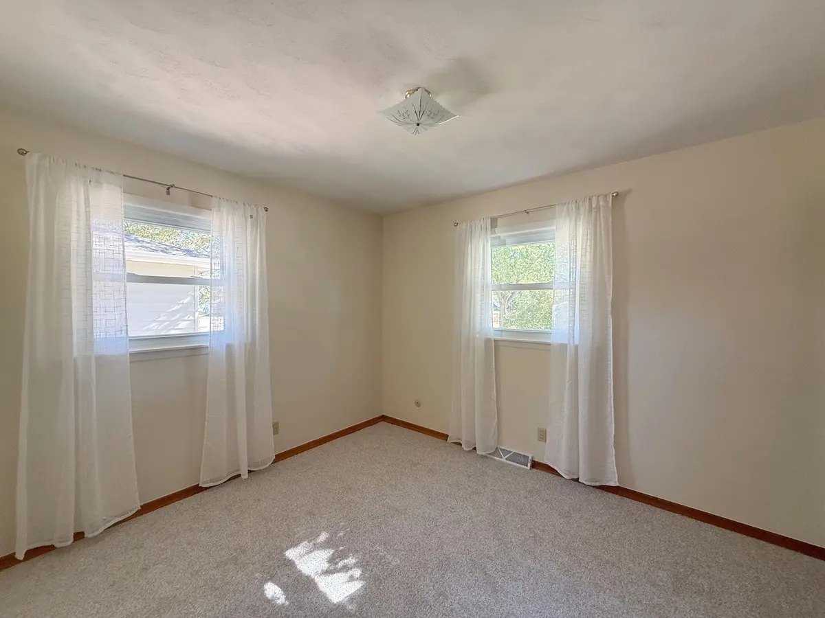 2124 W 38th Street