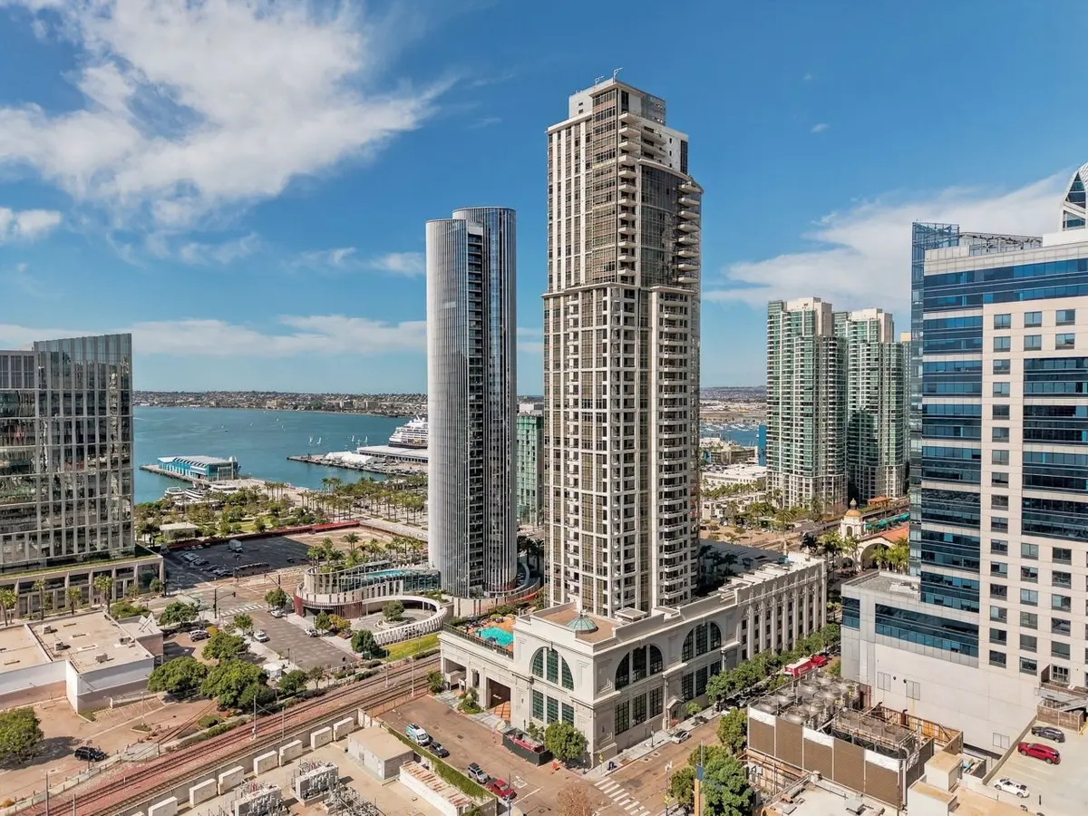 700 W E Street
