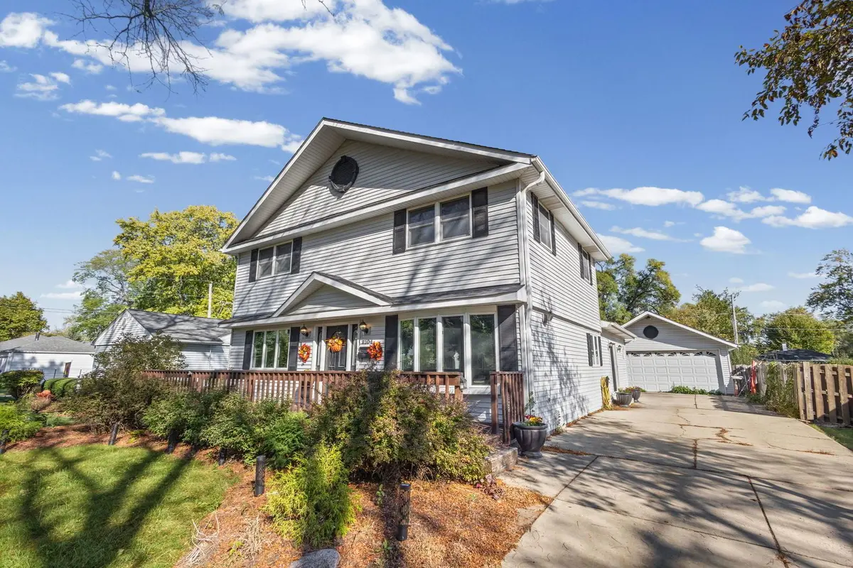 2104 Bluebird Lane