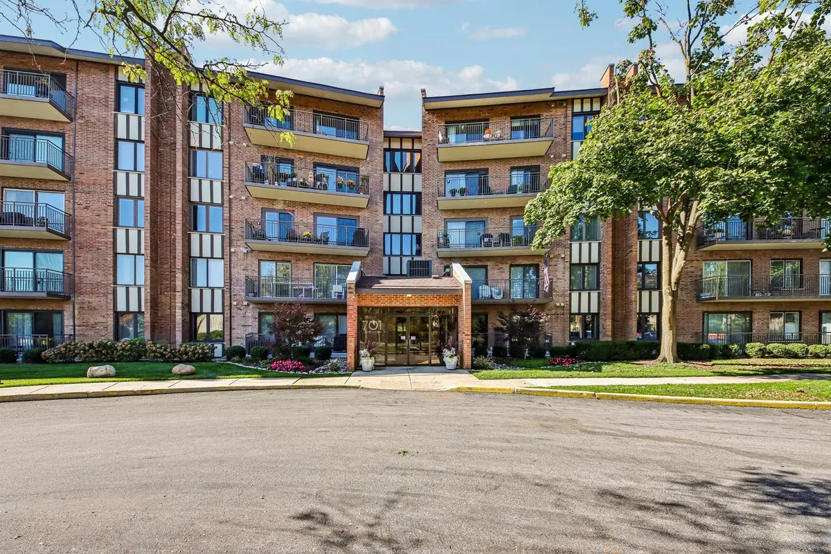 701 Lake Hinsdale Drive