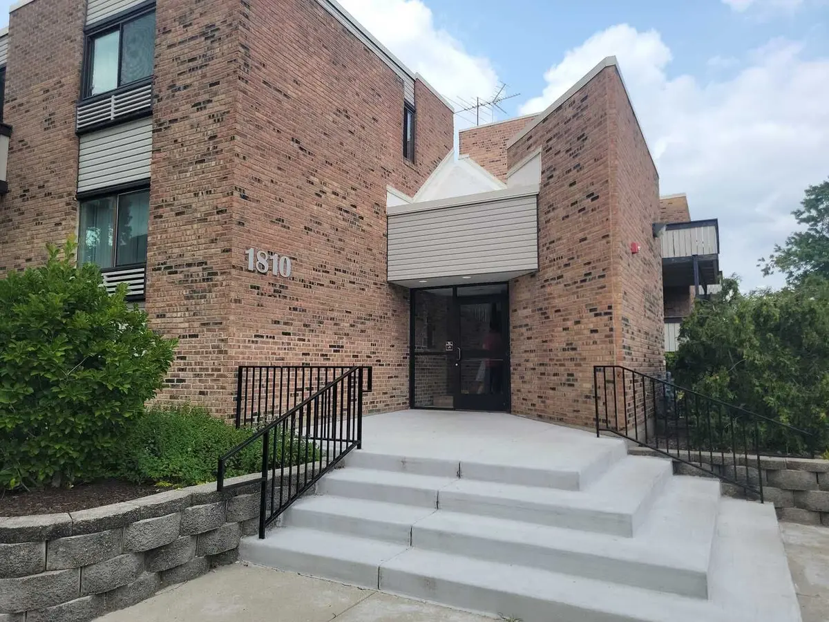 1810 Hemlock Place