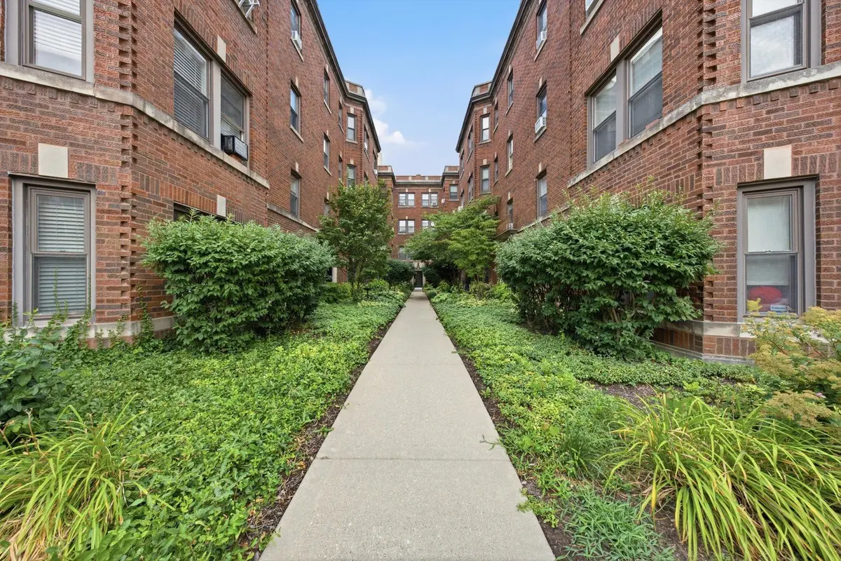 52 Forest Avenue