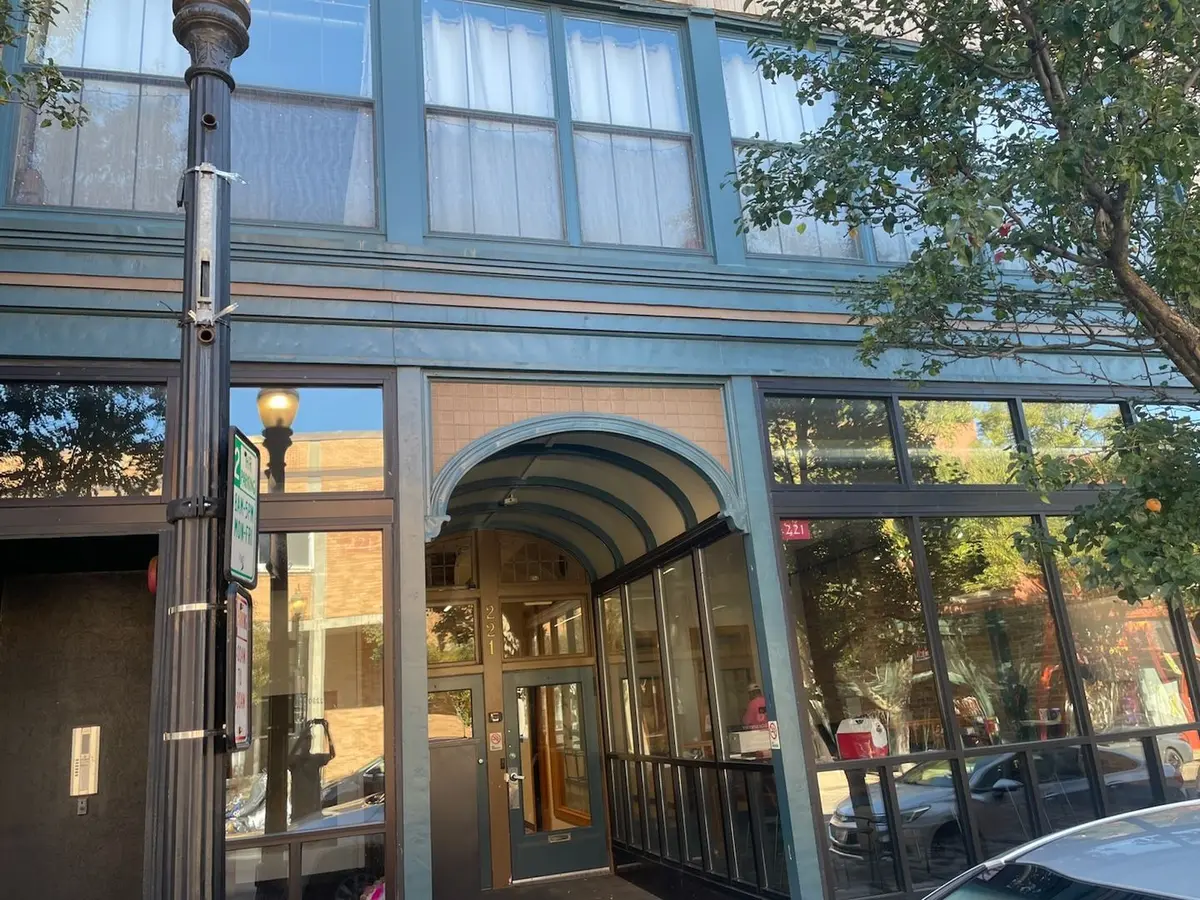 221 E Chicago Street