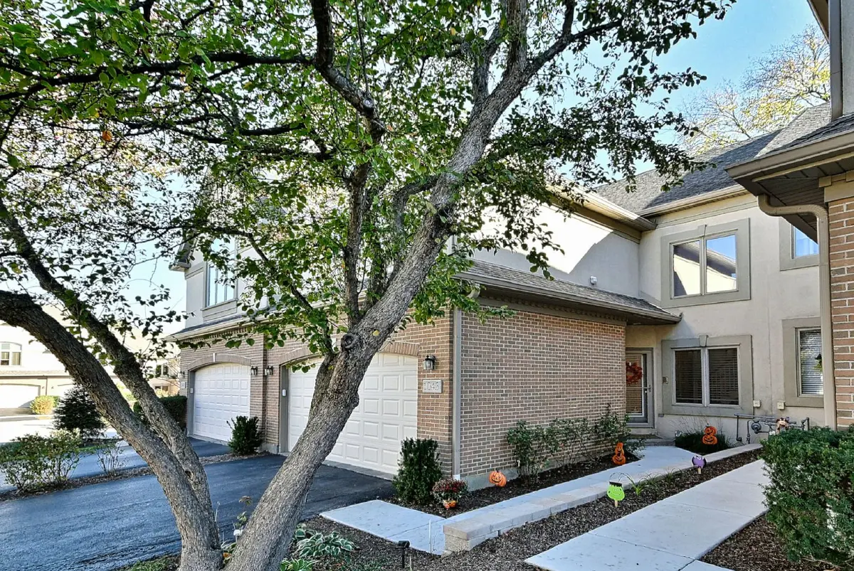 1043 W Sutton Court