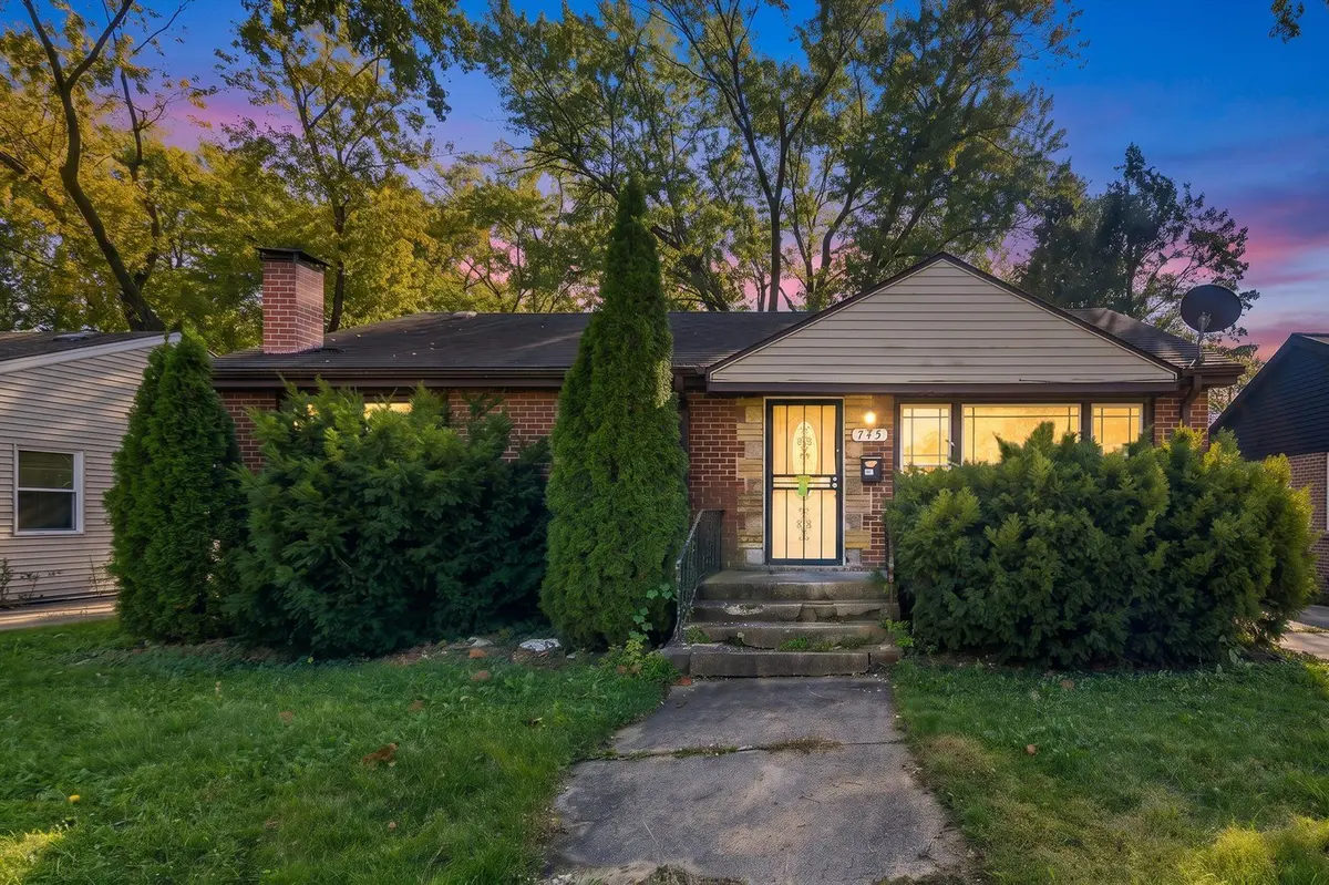 745 E 155th Place