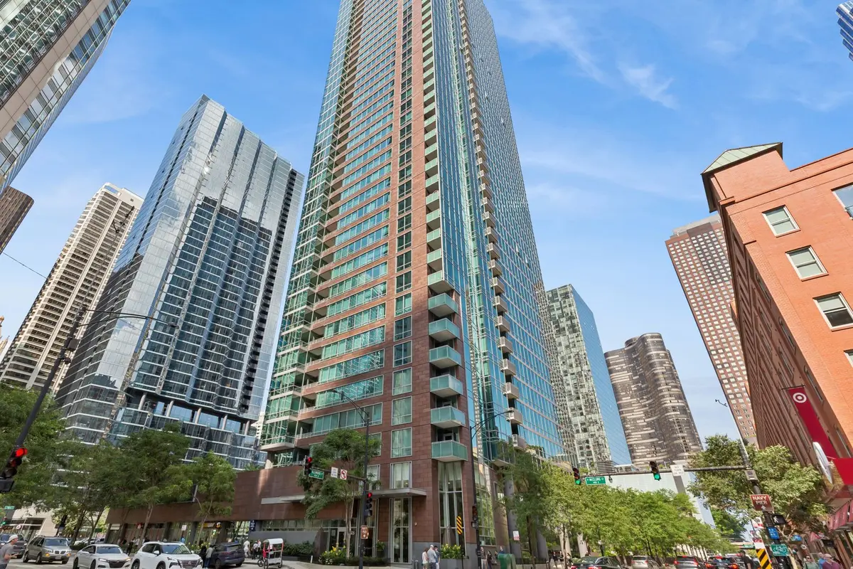 505 N McClurg Court