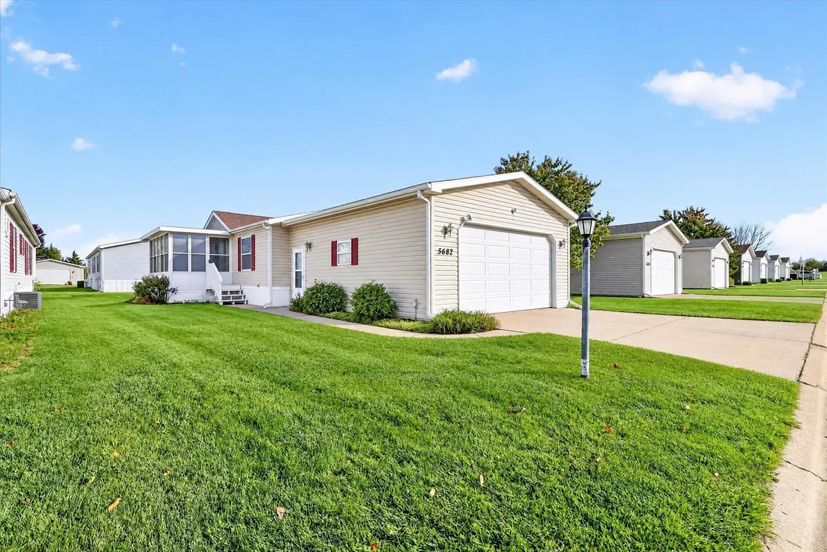 5682 Rockport Road