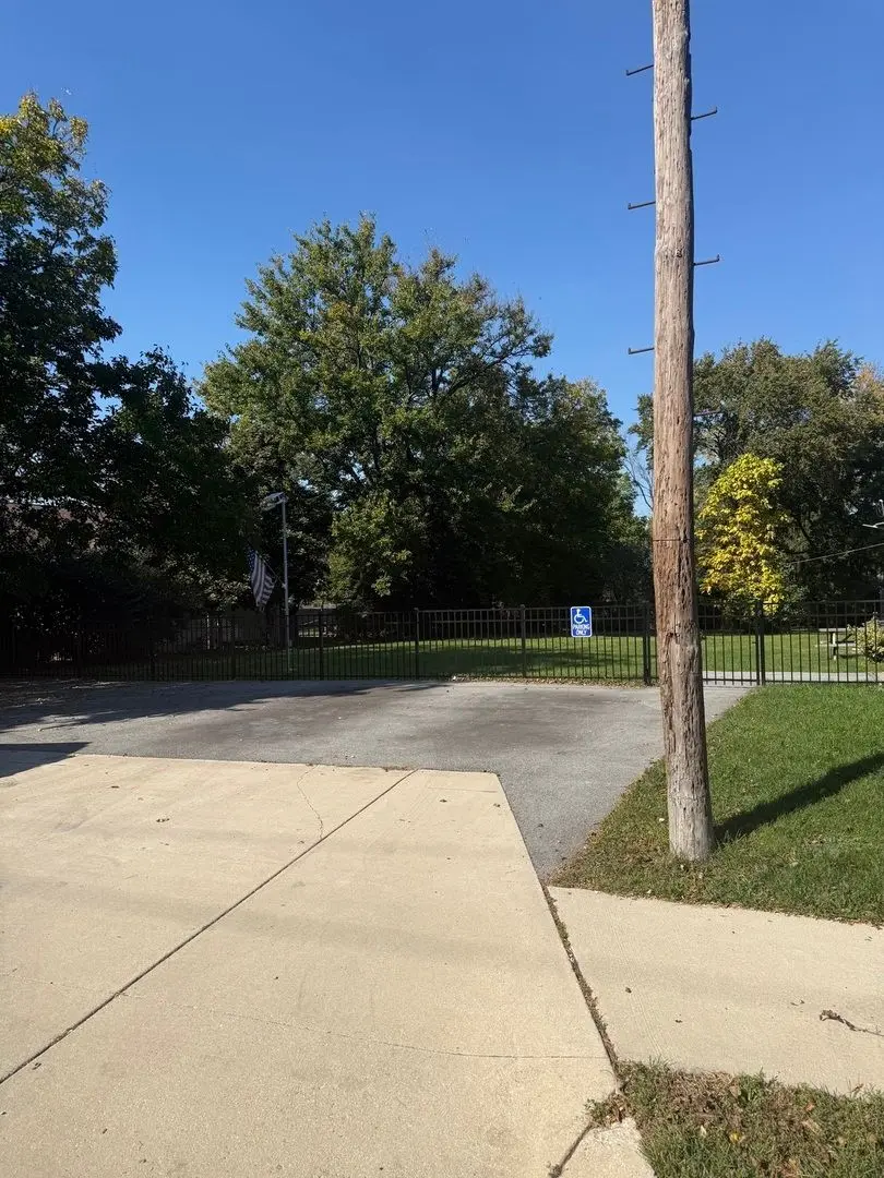302 W Naperville Road