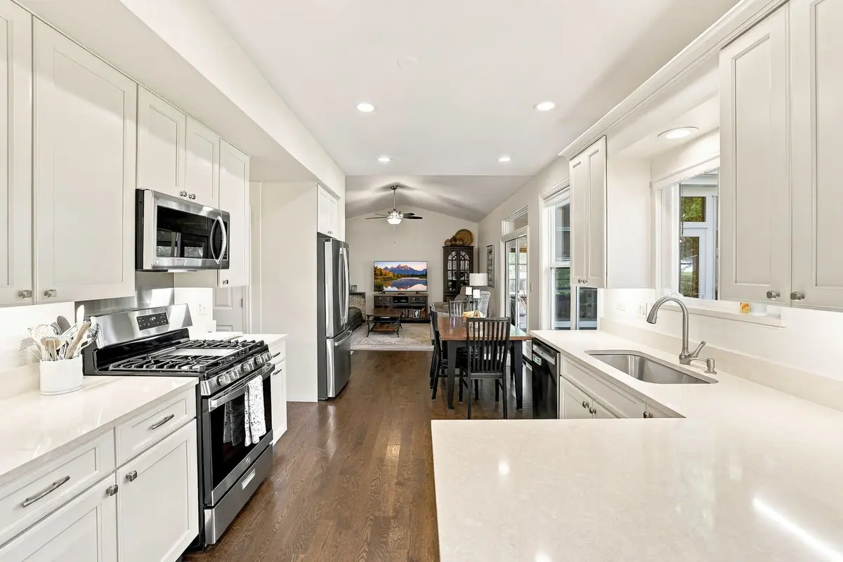 380 Dorchester Lane