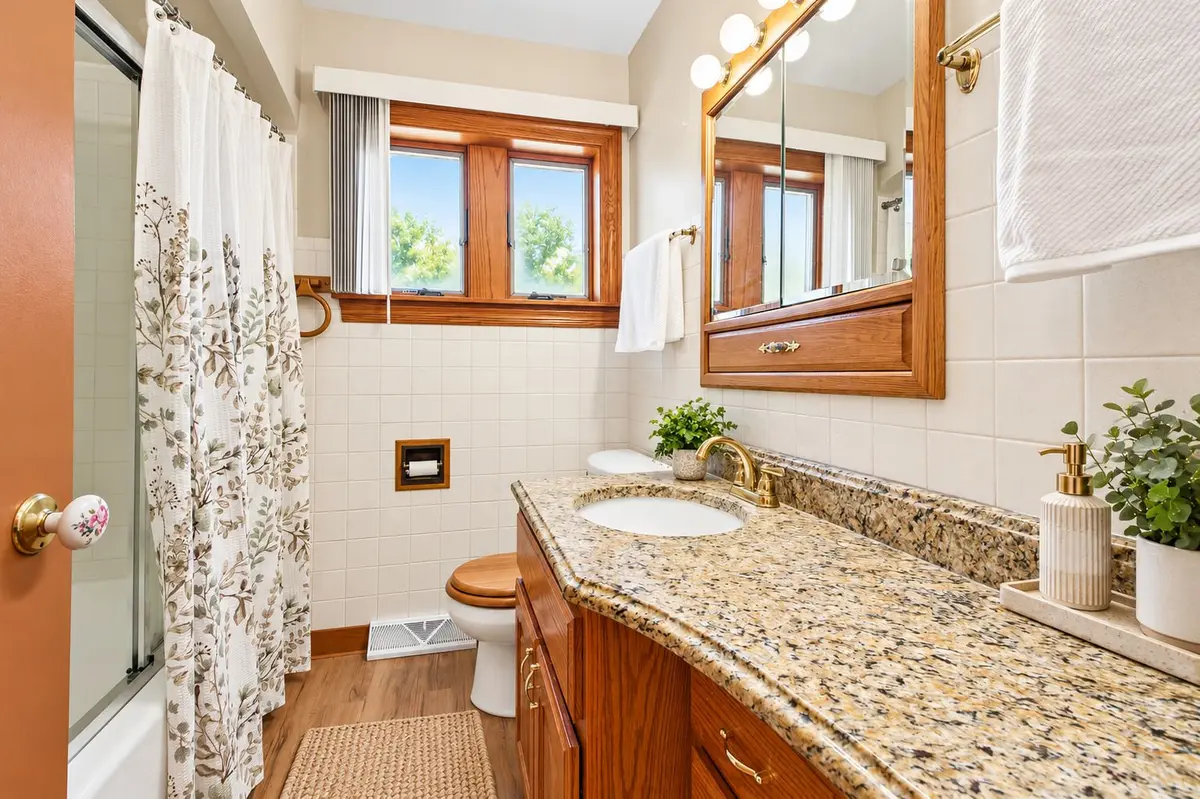 4311 W 108th Place