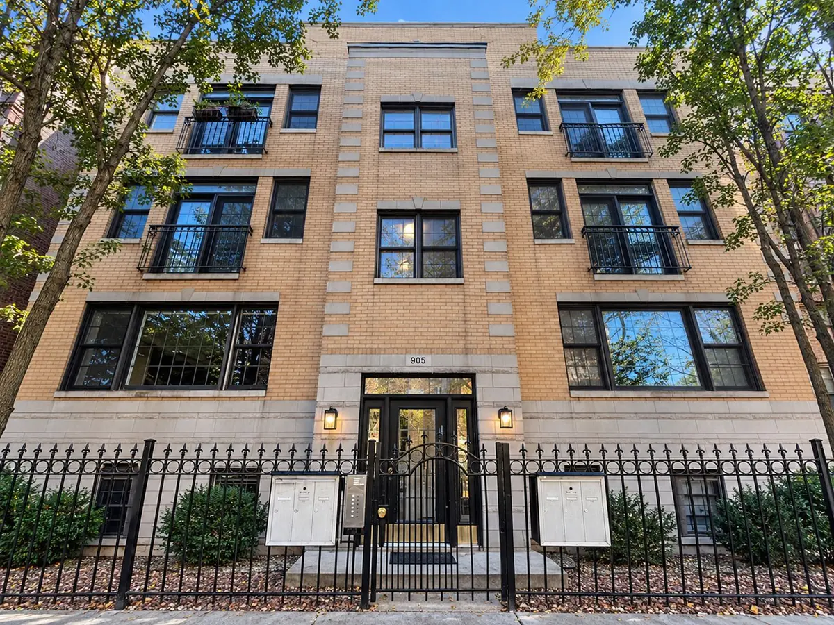 905 W Lawrence Avenue
