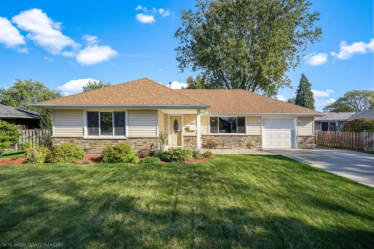 1027 Country Club Lane