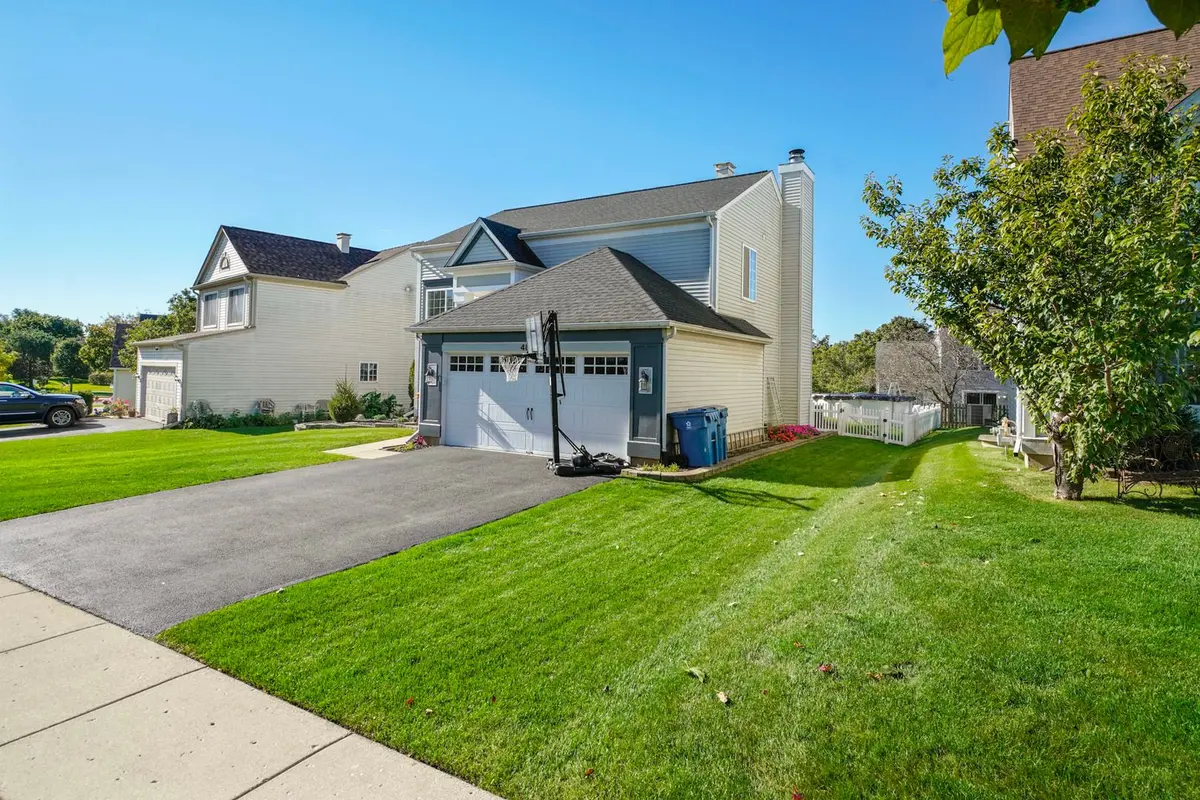 480 Knoll Crest Drive