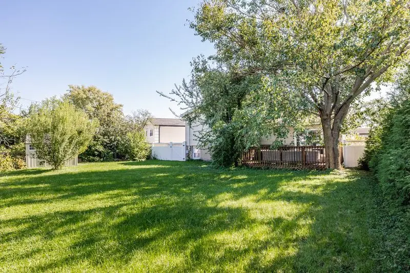 9008 Forest Lane