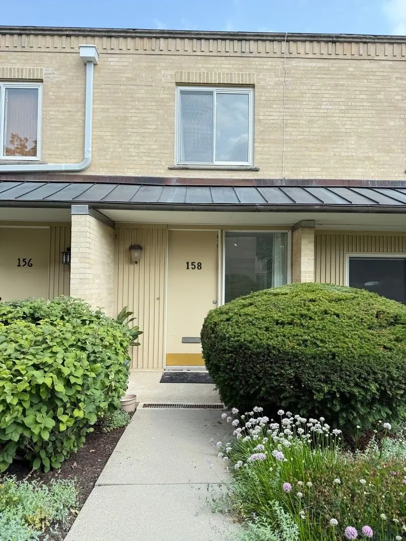 158 Green Bay Road
