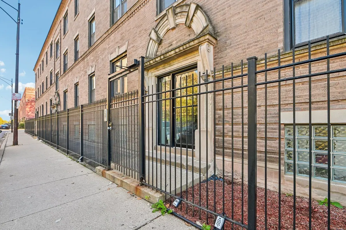 1125 E 61st Street